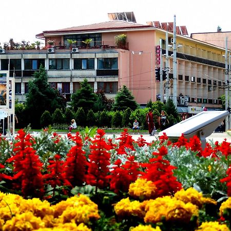 Семеен Хотел Роза Kazanlŭk Dış mekan fotoğraf