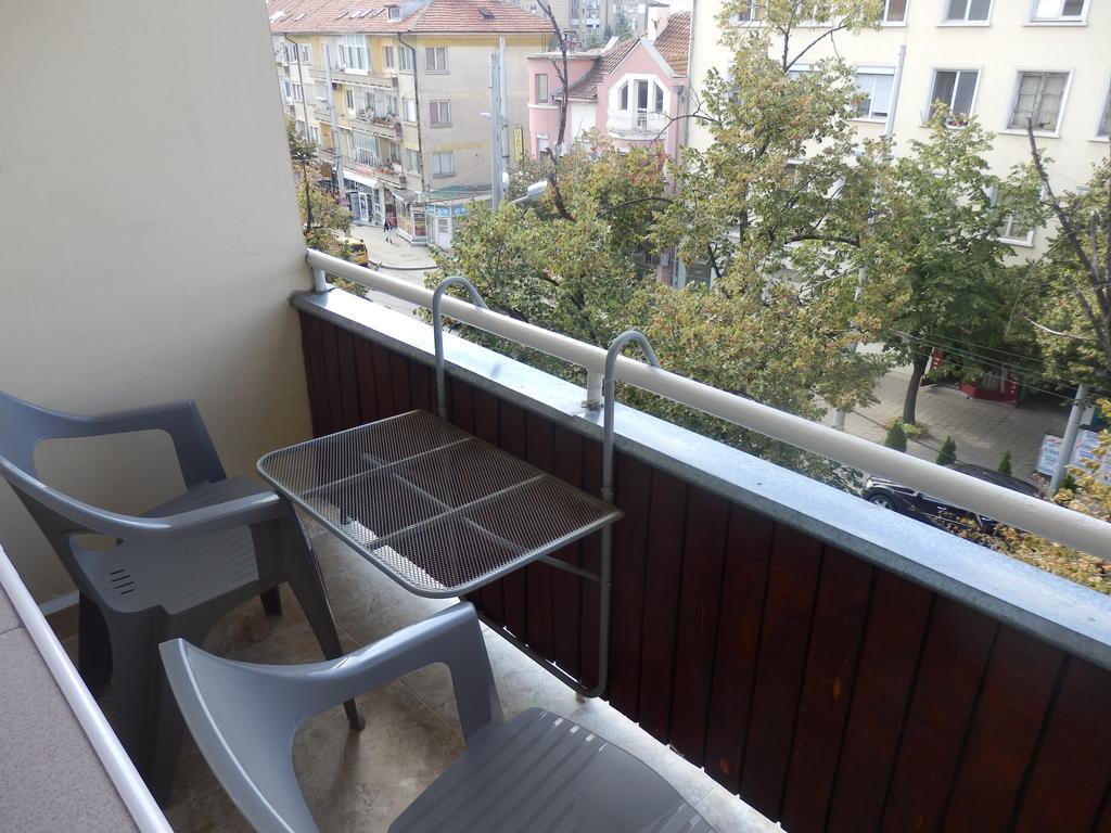 Семеен Хотел Роза Kazanlŭk Dış mekan fotoğraf